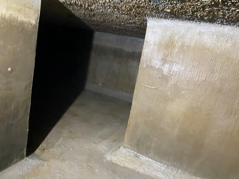 Paredes e pilares da cisterna limpos, depois da limpeza